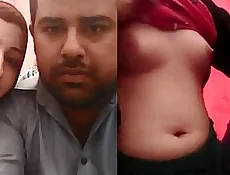 Beautiful Desi guy and girl in XXX hijab kissing in front of the camera: beautyful,cams,desi,hijab,kissing